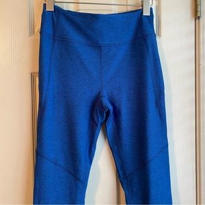 RARE ITEM! NWT Outdoor Voices 3/4 Warmup Legging in Deep Sea, Size Small